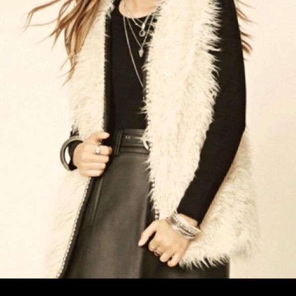 FAUX FUR VEST IVORY Barbiecore - Picture 1 of 9